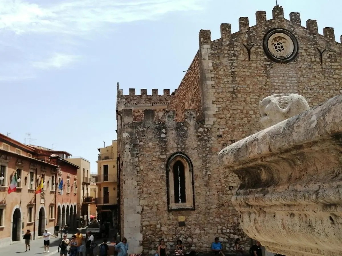 Aly Art Apartment Taormina Duomo, Gulf & Etna View
